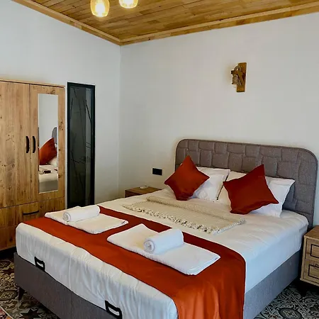 Kent بيت للعطل دمرة