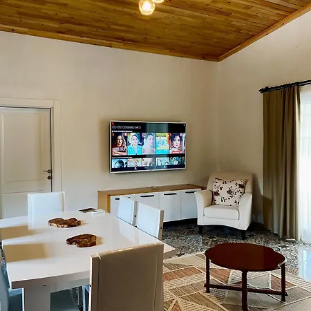 Kent بيت للعطل دمرة